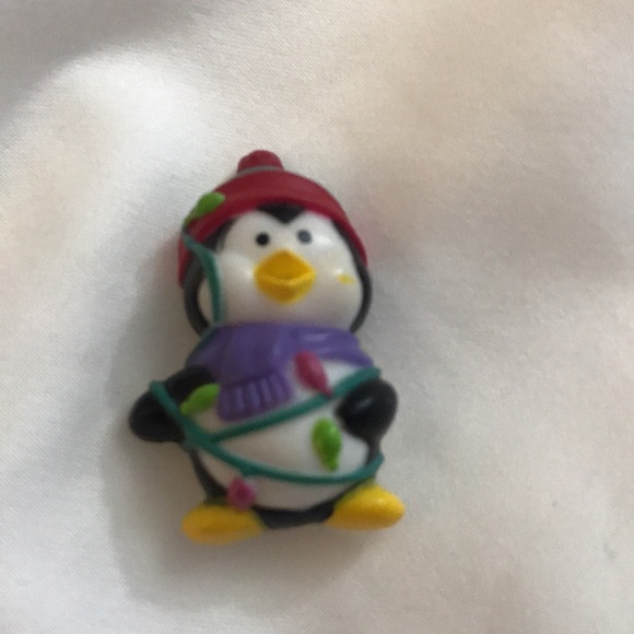 ⚡️FINAL PRICE⚡️ Vintage Penguin Christmas Pin/Brooch! - Picture 3 of 6